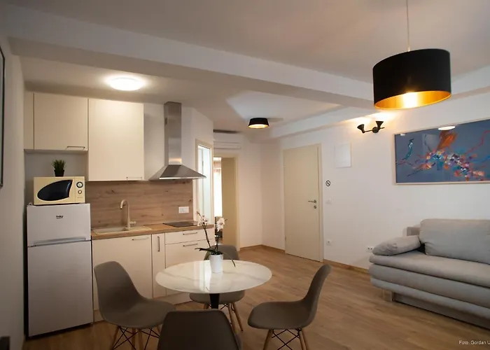 Apartments And Rooms Luan